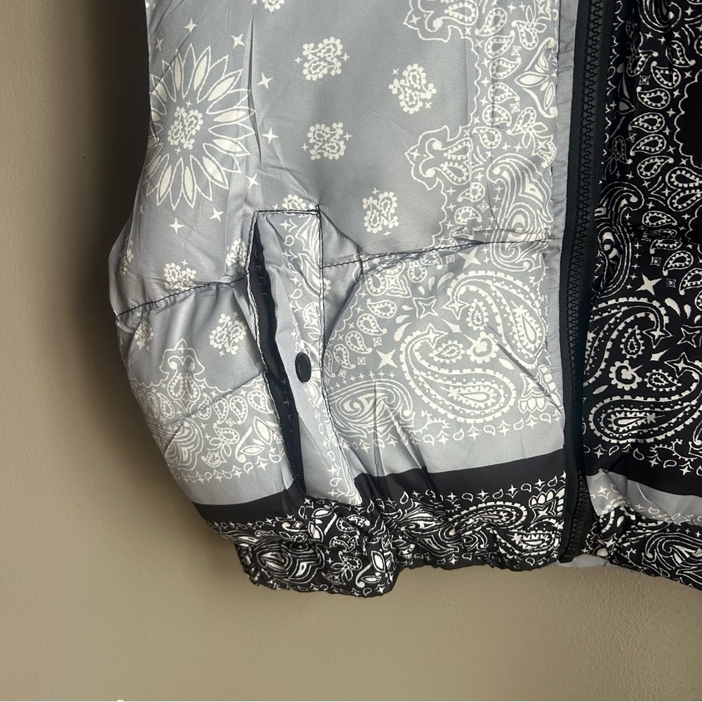 Sleeveless Zip Up Front Pocket Multi Print Paisley Bandana Vest - 36point5 - Picture 4 of 9